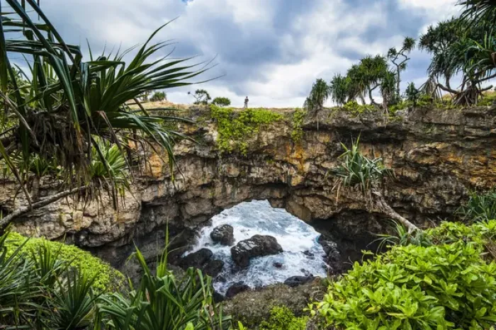 Framed Print : Ha ateiho, big rock arch in Tongatapu, Tonga, South Pacific Framed Print : Ha ateiho, big rock arch in Tongatapu, Tonga, South Pacific