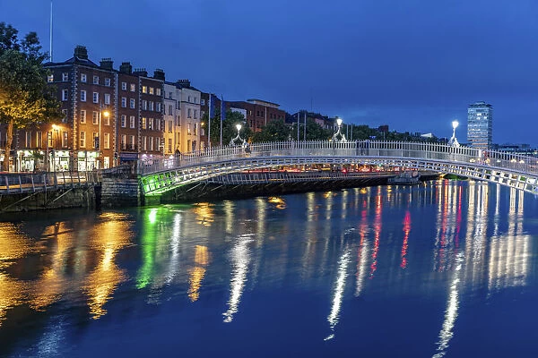 Ha Penny Bridge over the River Liffey at dusk in downtown Dublin, Ireland