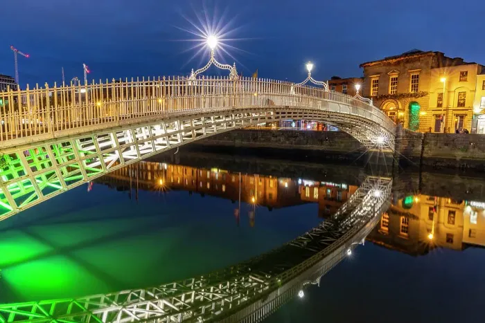 Framed Print : Ha Penny Bridge over the River Liffey at dusk in downtown Dublin, Ireland Framed Print : Ha Penny Bridge over the River Liffey at dusk in downtown Dublin, Ireland