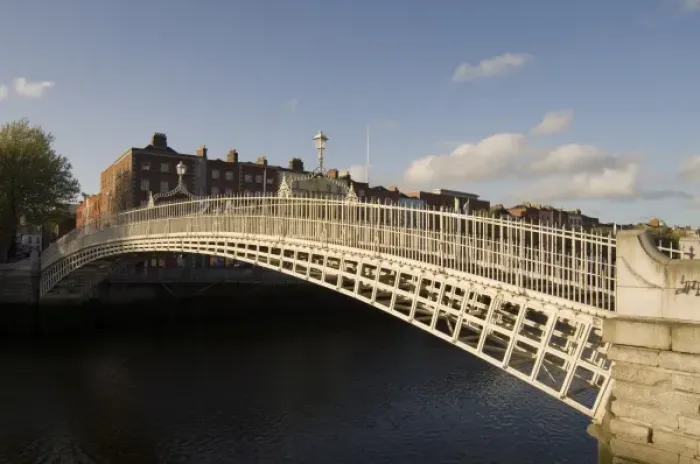 Framed Print : Half Penny Bridge (Ha Penny Bridge) over Liffey River, Dublin Framed Print : Half Penny Bridge (Ha Penny Bridge) over Liffey River, Dublin