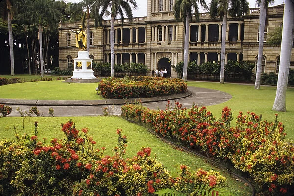 Hall of Justice and statue of King Kamehameha the Great in old Honolulu