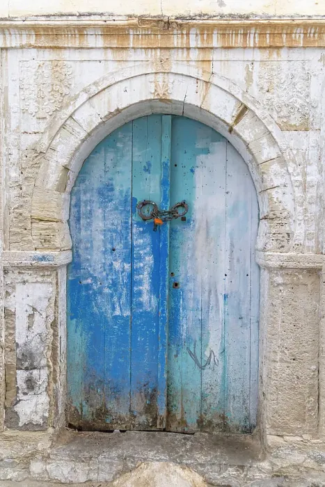 Framed Print : Hammamet, Nabeul, Tunisia. An old blue door in a keyhole, or Mooris, arch Framed Print : Hammamet, Nabeul, Tunisia. An old blue door in a keyhole, or Mooris, arch