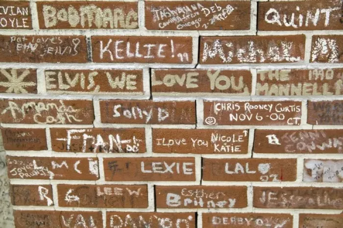 Framed Print : Hand written meassages on the wall outside Graceland bid farewell to Elvis Framed Print : Hand written meassages on the wall outside Graceland bid farewell to Elvis