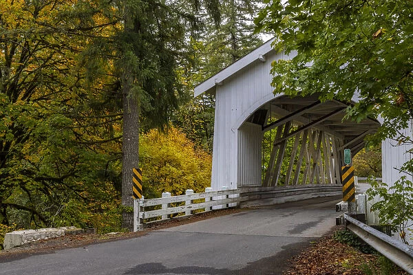 Hannah Covered Bridge spans Thomas Creek in Linn County, Oregon, USA