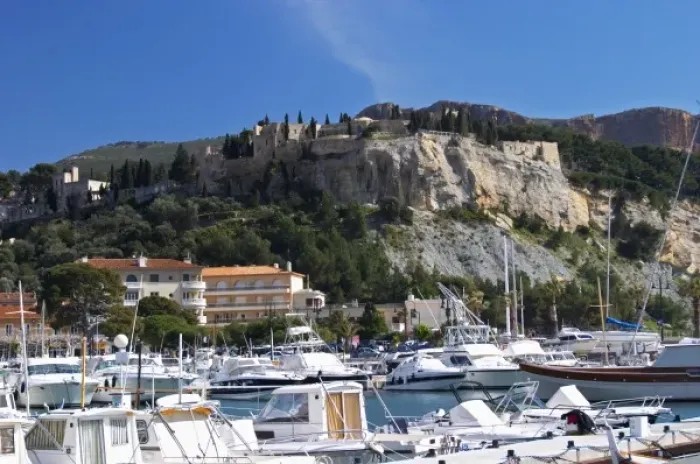 Framed Print : In the harbour in Cassis village. Fishing and liesure boats moored at the key side Framed Print : In the harbour in Cassis village. Fishing and liesure boats moored at the key side
