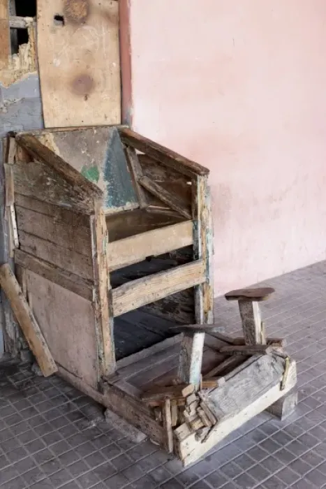 Framed Print : Havana, Cuba, Unesco World Heritage City. Makeshift shoe shine stand Framed Print : Havana, Cuba, Unesco World Heritage City. Makeshift shoe shine stand