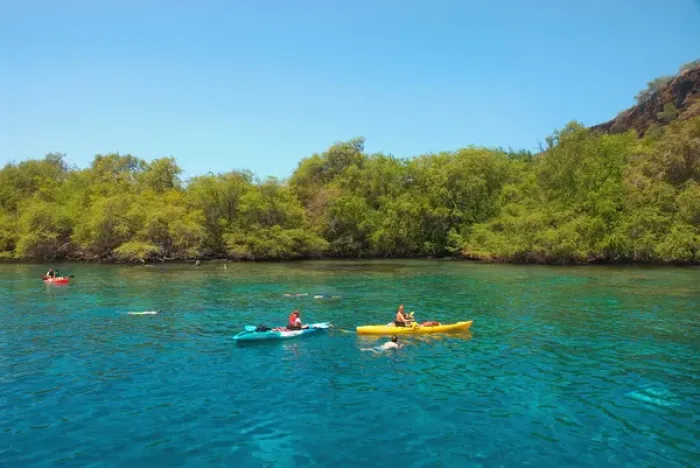 Framed Print : Hawaii, Big Island, Kona, Kealakekua Bay, Captain Cook Monument. Kayakers