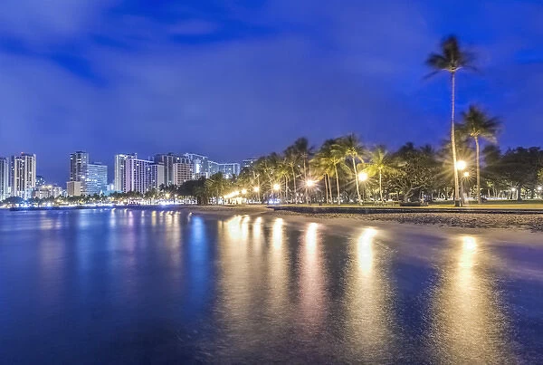 Hawaii, Honolulu, Ala Moana Park and Waikiki at Dawn