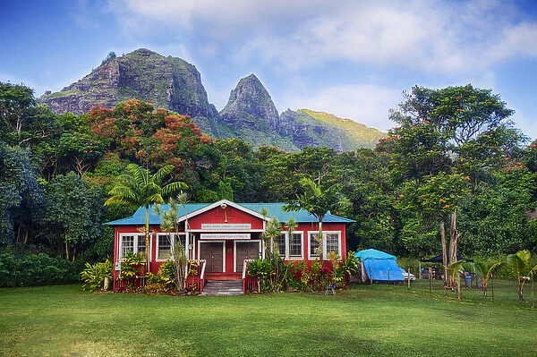 Hawian Islands; USA; Kauai; Anahola Baptist church with mountains behind the church