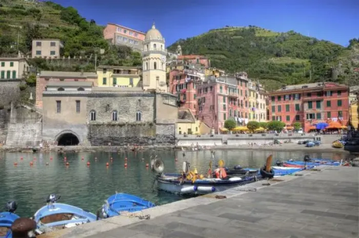Framed Print : Hillside town of Vernazza, Cinque Terre, Liguria region, Italy Framed Print : Hillside town of Vernazza, Cinque Terre, Liguria region, Italy
