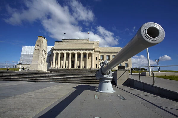 Historic gun and Auckland War Memorial Museum, Auckland Domain, Auckland, North Island