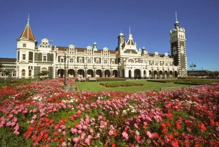 Framed Print : Historic Railway Station, Dunedin, New Zealand