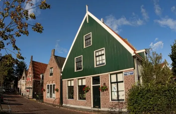 Framed Print : Homes in the small town of Edam, the Netherlands Framed Print : Homes in the small town of Edam, the Netherlands
