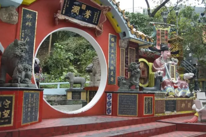 Framed Print : Hong Kong, Hong Kong Island. Goddess of Mercy temple at Repulse Bay. Typical Chinese Framed Print : Hong Kong, Hong Kong Island. Goddess of Mercy temple at Repulse Bay. Typical Chinese