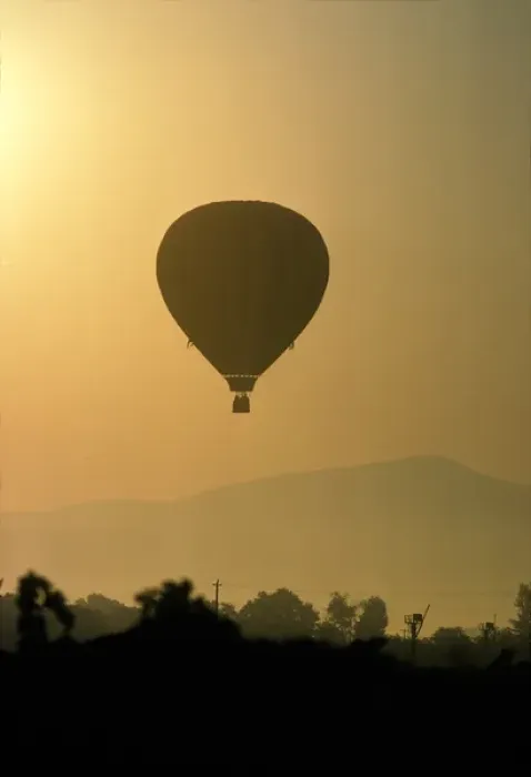 Framed Print : Hot air balloon lifting over Napa valley at sunrise Framed Print : Hot air balloon lifting over Napa valley at sunrise