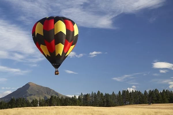 Hot Air Balloon near Wanaka, South Island, New Zealand
