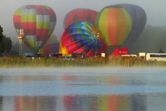 Framed Print : Hot air balloons, Balloons over Waikato Festival, Lake Rotoroa, Hamilton, Waikato Framed Print : Hot air balloons, Balloons over Waikato Festival, Lake Rotoroa, Hamilton, Waikato