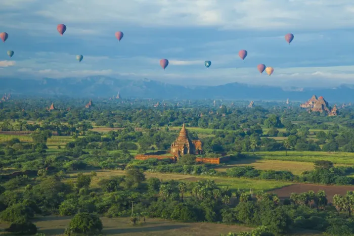 Framed Print : Hot air balloons, morning view of the temples of Bagan, Myanmar Framed Print : Hot air balloons, morning view of the temples of Bagan, Myanmar