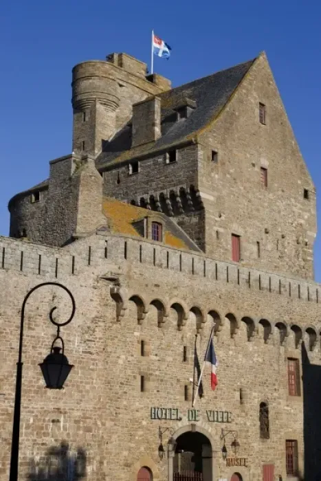 Framed Print : Hotel de Ville (city hall), Saint Malo, Ille et Vilaine, Brittany, France