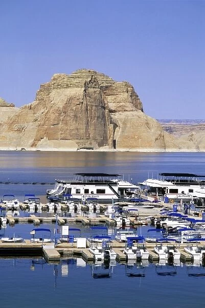 Houseboats docked on Lake Powell in Southern Utah