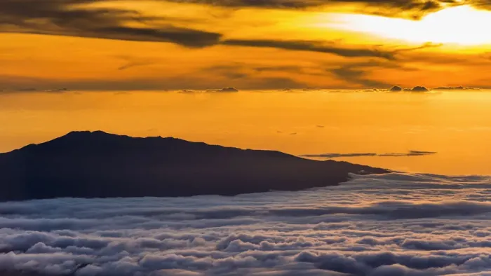 Framed Print : Hualalai Volcano from the summit of Mauna Kea at sunset, Big Island, Hawaii, USA Framed Print : Hualalai Volcano from the summit of Mauna Kea at sunset, Big Island, Hawaii, USA