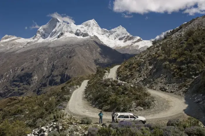 Framed Print : Huandoy Massif and Pisco Peak in background, Cordillera Blanca Mountains, from road
