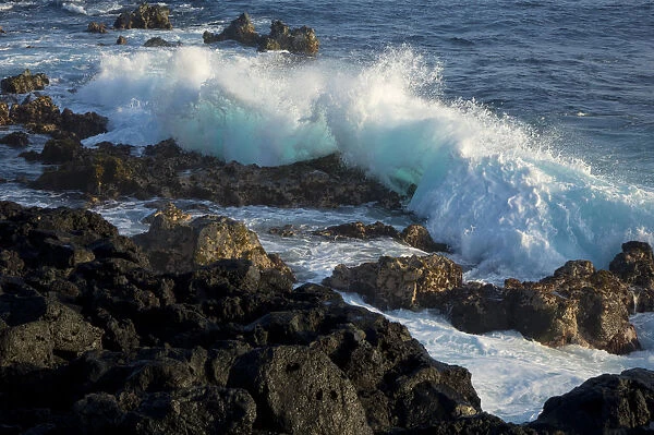 Huge waves crashing against lava rocks on coast of Big Island, Hawaii