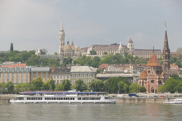 HUNGARY-Budapest: Danube River & Castle Hill from Pest  /  Daytime