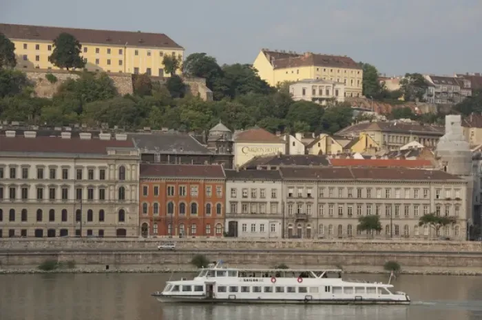 Framed Print : Hungary, Budapest. Early morning view from Pest across the Danube River to Castle Framed Print : Hungary, Budapest. Early morning view from Pest across the Danube River to Castle