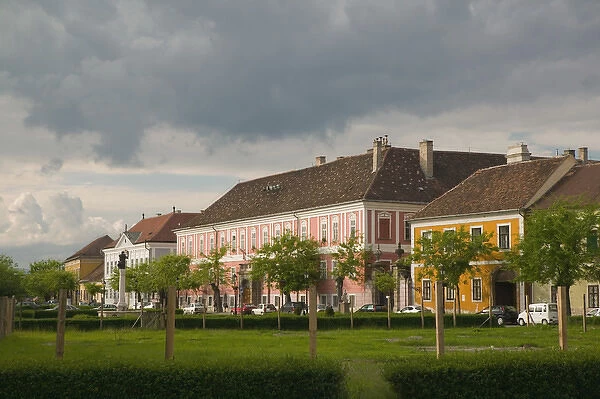 HUNGARY-DANUBE BEND-Vac: Former Bishops Palace  /  Marcius 15 ter (Square)