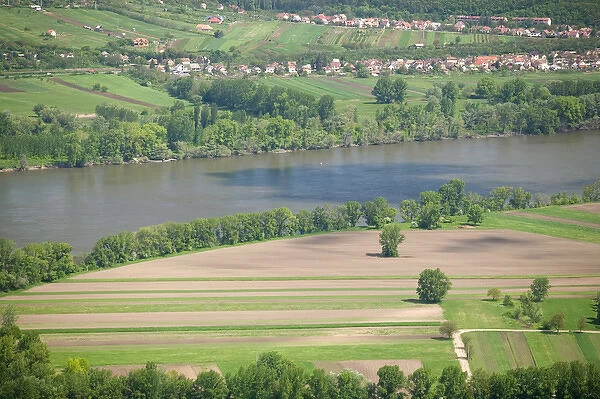 HUNGARY-DANUBE BEND-Visegrad: Danube River & Szentendre Island