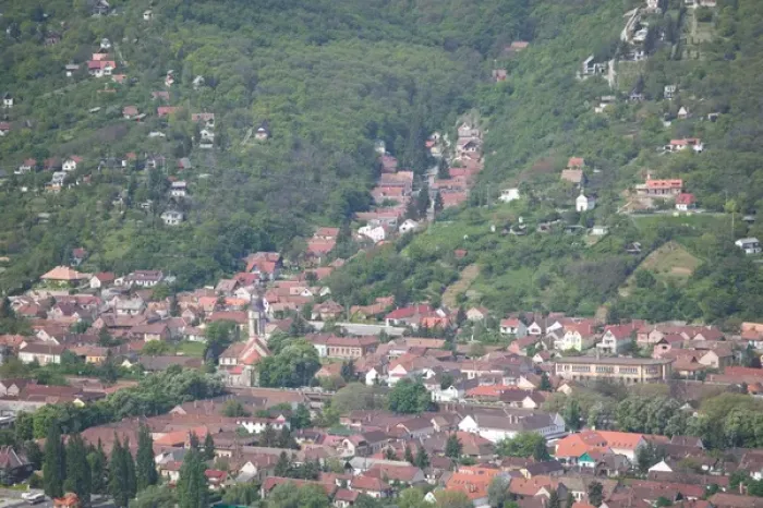 Framed Print : HUNGARY-DANUBE BEND-Visegrad: Visegrad Citadel (b. 1259) - View of Nagymaros Framed Print : HUNGARY-DANUBE BEND-Visegrad: Visegrad Citadel (b. 1259) - View of Nagymaros