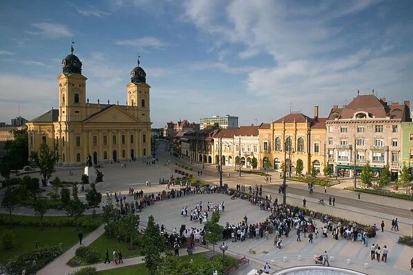 HUNGARY-Eastern Plain- DEBRECEN: Kalvin ter Square - late afternoon overview with