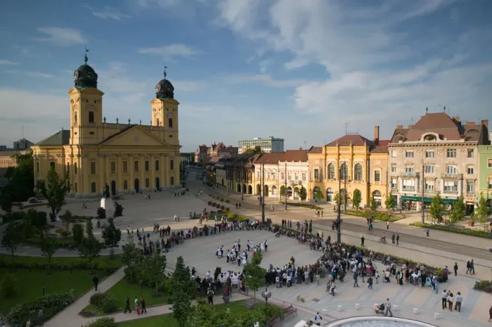Framed Print : HUNGARY-Eastern Plain- DEBRECEN: Kalvin ter Square - late afternoon overview with