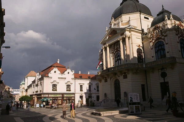 HUNGARY-Southern Transdanubia-PECS: Kiraly utca Street - Pecs National Theater