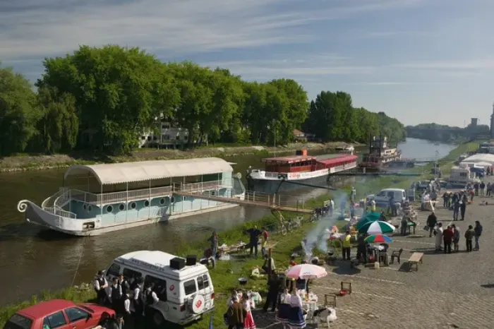 Framed Print : HUNGARY-WESTERN TRANSDANUBIA-Gyor: Sunday Spring Fair  /  Mosoni-Danube Riverfront