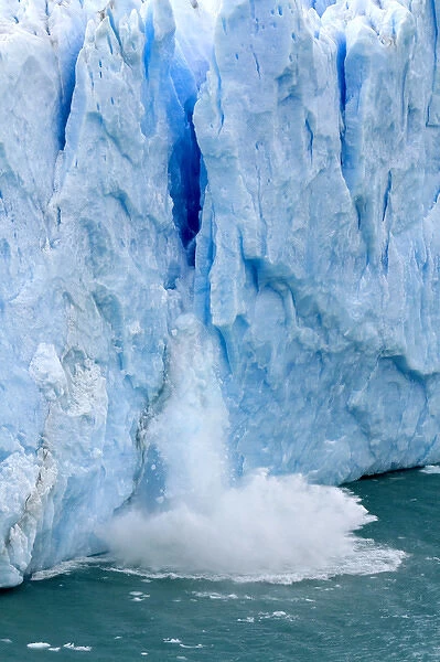 Ice breaking off the face of the Perito Moreno Glacier located in the Los Glaciares