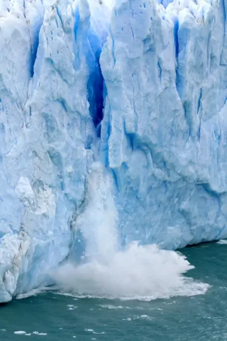 Framed Print : Ice breaking off the face of the Perito Moreno Glacier located in the Los Glaciares Framed Print : Ice breaking off the face of the Perito Moreno Glacier located in the Los Glaciares
