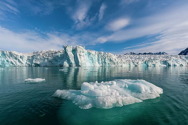 Ice floe on arctic waters fronting Lilliehook Glacier. Lilliehookfjorden, Spitsbergen Island, Svalbard, Norway