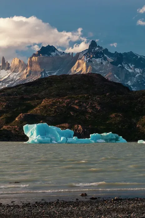 Framed Print : Icebergs floating in the Grey Lake with Torres del Paine in the background. Ultima Esperanza, Chile Framed Print : Icebergs floating in the Grey Lake with Torres del Paine in the background. Ultima Esperanza, Chile