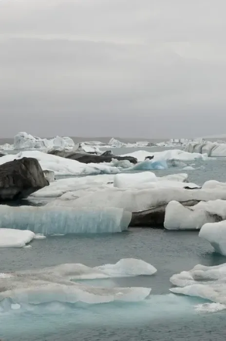 Framed Print : Icebergs floating in Jokulsarlon glacial lagoon, South coast, Iceland