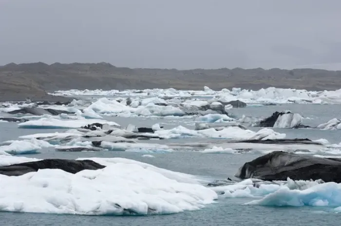 Framed Print : Icebergs floating in Jokulsarlon glacial lagoon, South coast, Iceland