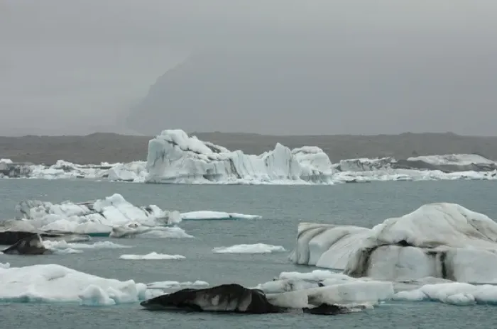 Framed Print : Icebergs floating in Jokulsarlon glacial lagoon, South coast, Iceland