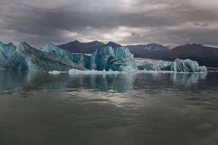 Framed Print : Icebergs from the Jokulsarlon glacier adrift in Jokulsarlon lagoon in Iceland
