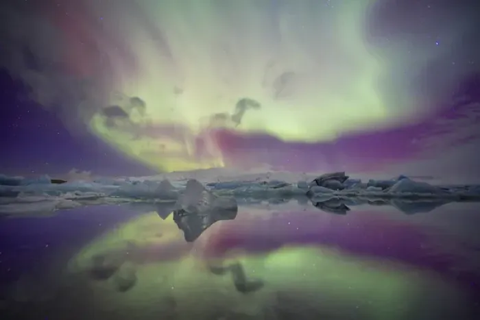 Framed Print : Iceland, Jokulsarlon. Aurora lights reflect in lagoon Framed Print : Iceland, Jokulsarlon. Aurora lights reflect in lagoon