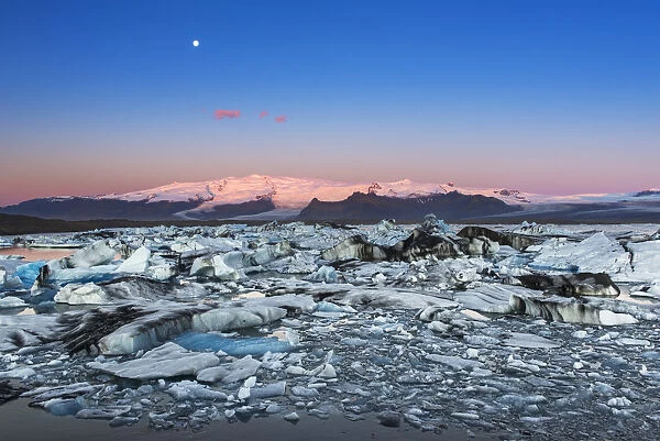 Iceland, Jokulsarlon Glacier. Autumn sunrise on glacier