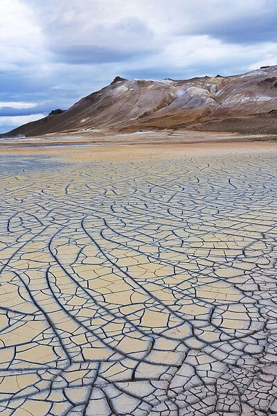 Iceland, Lake Myvatn District, Hverir Geothermal Area, mud flats