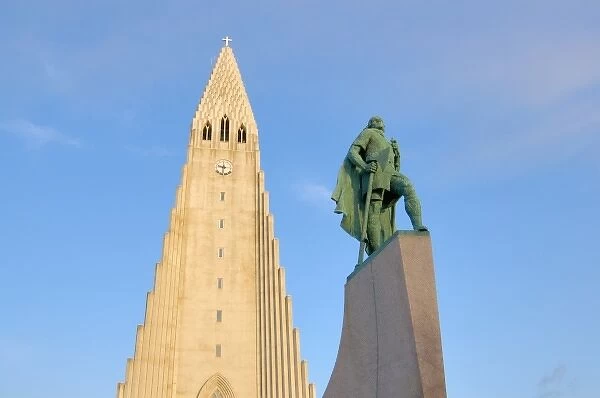 Iceland, Reykjavik, Hallgrimskirkja, Leif Eriksson
