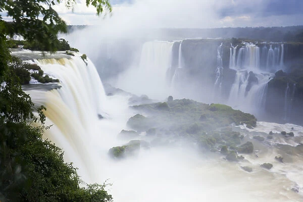 Iguacu (Iguazu) Falls, Cataratta Foz do Iguacu, Parana, Iguazu National Park, Brazil