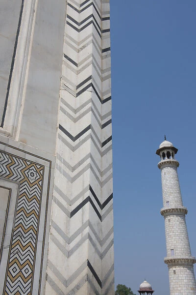 India, Agra, Taj Mahal. Famous landmark memorial to Queen Mumtaz Mahal, circa 1632